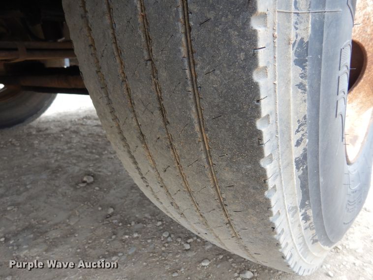 image for item JJ9863 1995 International 9200  semi truck