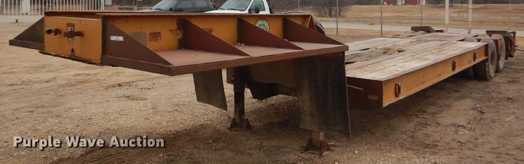 image for item JJ9867 1977 Transport CR25XF  equipment trailer