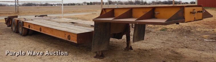 image for item JJ9867 1977 Transport CR25XF  equipment trailer