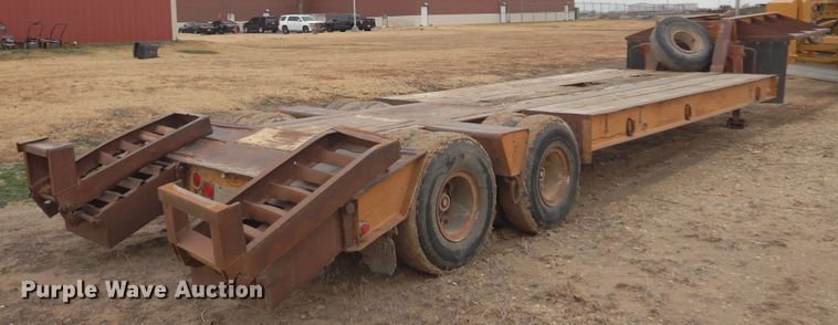 image for item JJ9867 1977 Transport CR25XF  equipment trailer