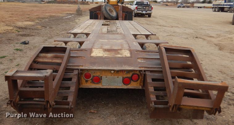 image for item JJ9867 1977 Transport CR25XF  equipment trailer