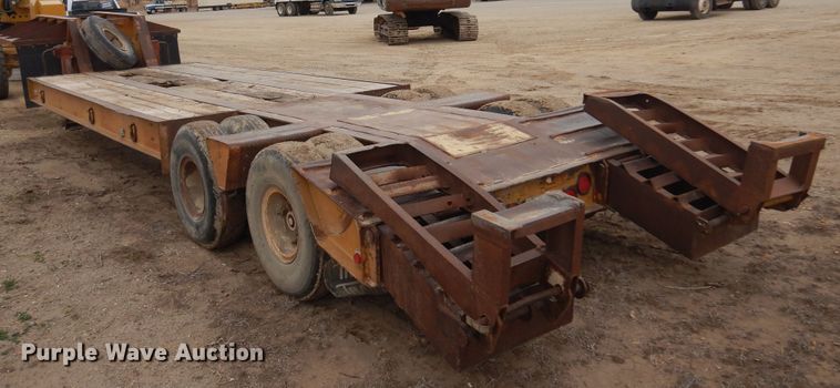 image for item JJ9867 1977 Transport CR25XF  equipment trailer