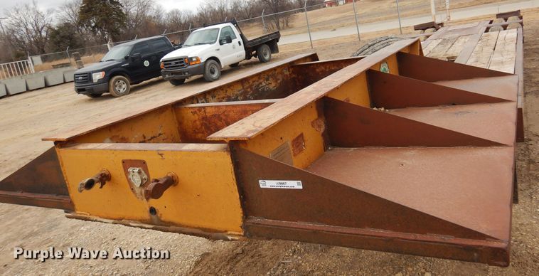 image for item JJ9867 1977 Transport CR25XF  equipment trailer