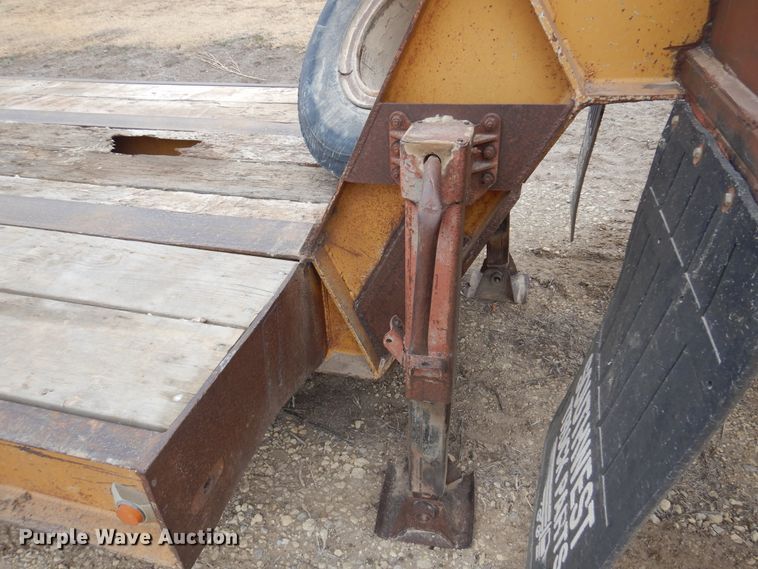 image for item JJ9867 1977 Transport CR25XF  equipment trailer