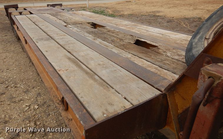 image for item JJ9867 1977 Transport CR25XF  equipment trailer