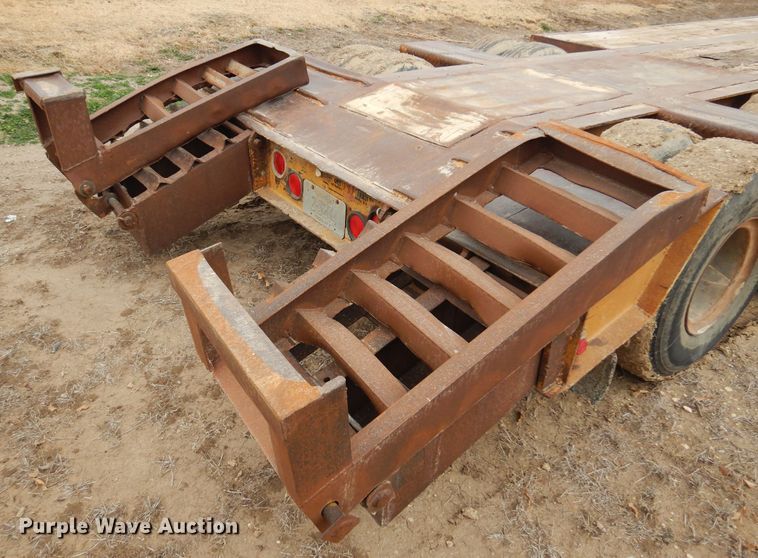 image for item JJ9867 1977 Transport CR25XF  equipment trailer