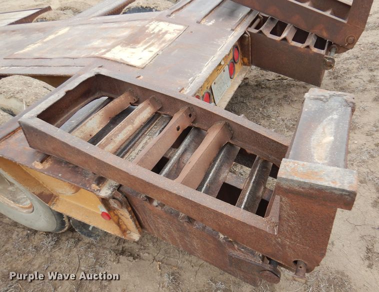 image for item JJ9867 1977 Transport CR25XF  equipment trailer