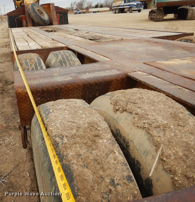 image for item JJ9867 1977 Transport CR25XF  equipment trailer