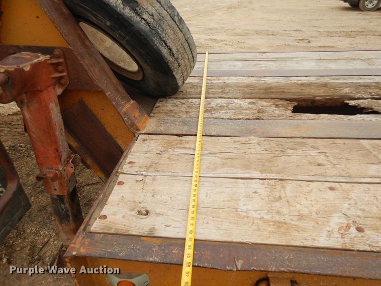 image for item JJ9867 1977 Transport CR25XF  equipment trailer