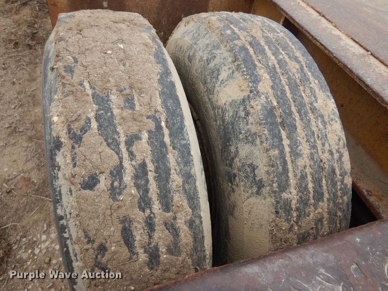 image for item JJ9867 1977 Transport CR25XF  equipment trailer