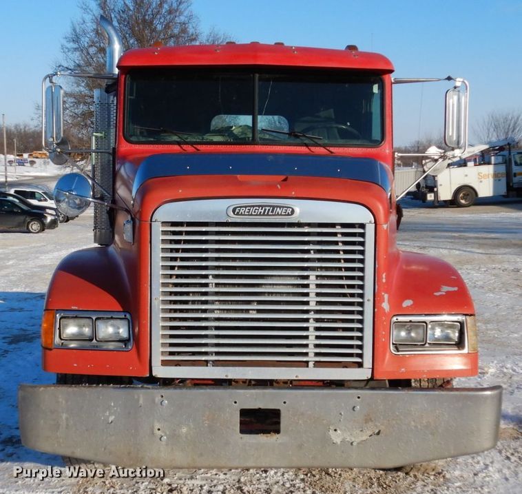 image for item JK9852 1996 Freightliner FLD112  semi truck