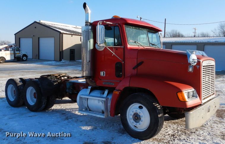 image for item JK9852 1996 Freightliner FLD112  semi truck