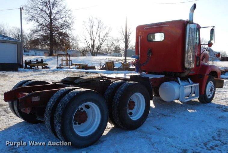 image for item JK9852 1996 Freightliner FLD112  semi truck