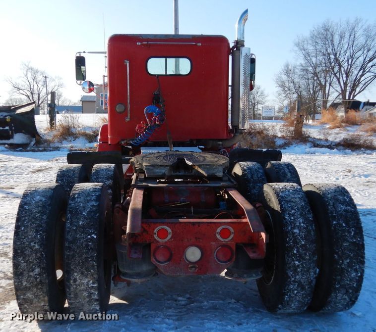 image for item JK9852 1996 Freightliner FLD112  semi truck