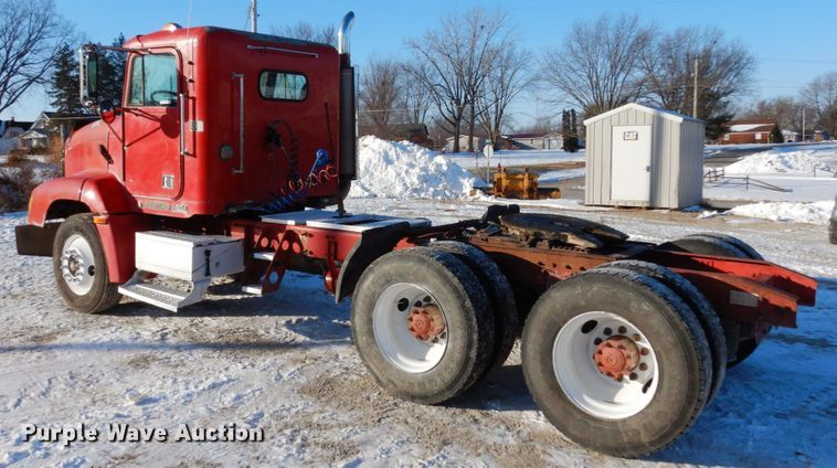 image for item JK9852 1996 Freightliner FLD112  semi truck