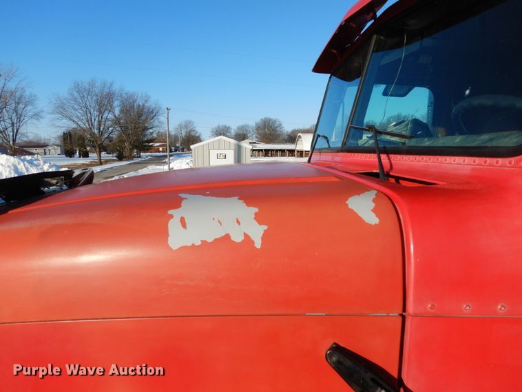 image for item JK9852 1996 Freightliner FLD112  semi truck