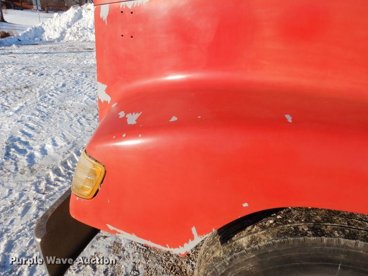 image for item JK9852 1996 Freightliner FLD112  semi truck