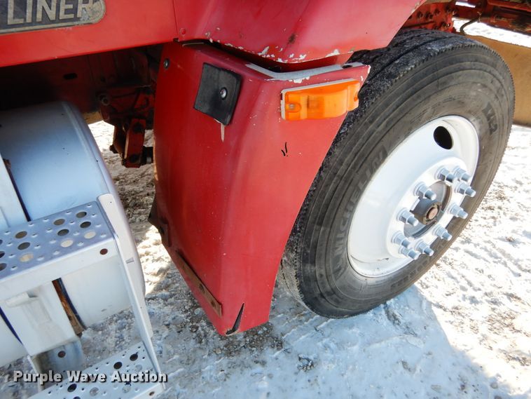 image for item JK9852 1996 Freightliner FLD112  semi truck