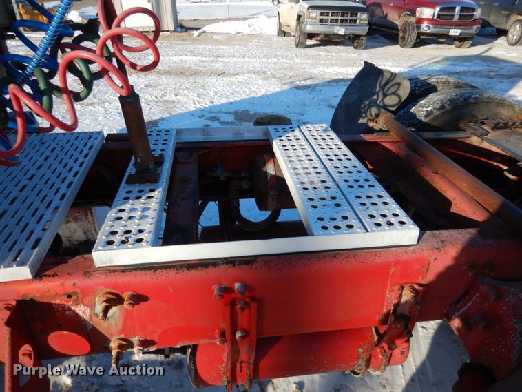 image for item JK9852 1996 Freightliner FLD112  semi truck