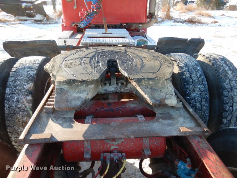 image for item JK9852 1996 Freightliner FLD112  semi truck