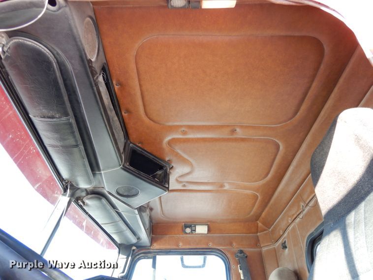 image for item JK9852 1996 Freightliner FLD112  semi truck