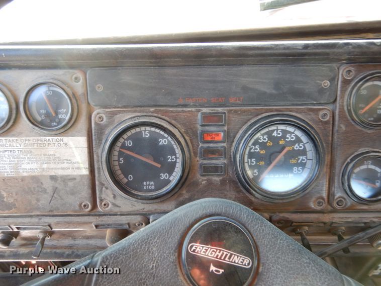 image for item JK9852 1996 Freightliner FLD112  semi truck