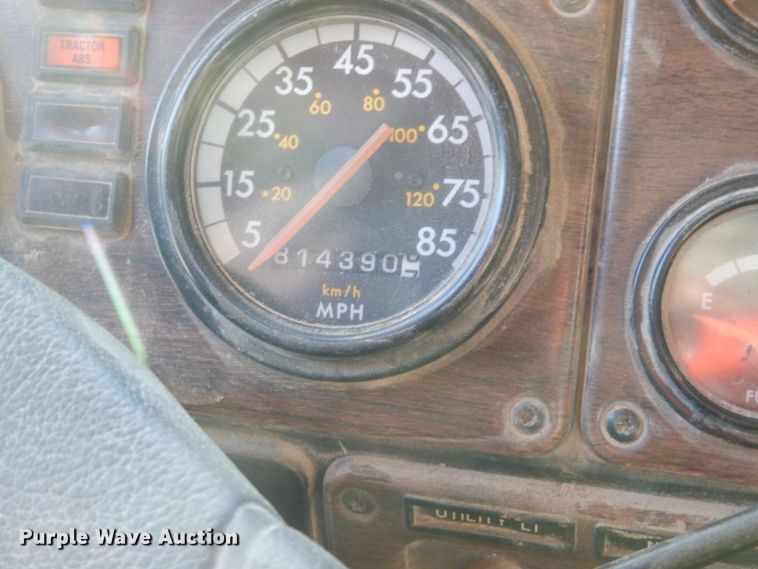 image for item JK9852 1996 Freightliner FLD112  semi truck