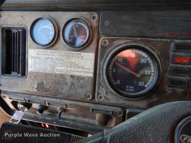 image for item JK9852 1996 Freightliner FLD112  semi truck