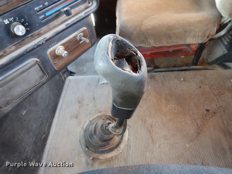 image for item JK9852 1996 Freightliner FLD112  semi truck