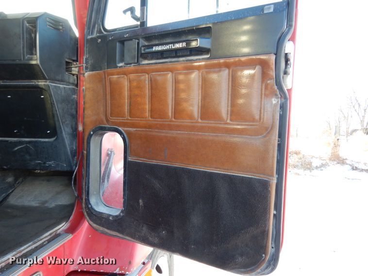 image for item JK9852 1996 Freightliner FLD112  semi truck