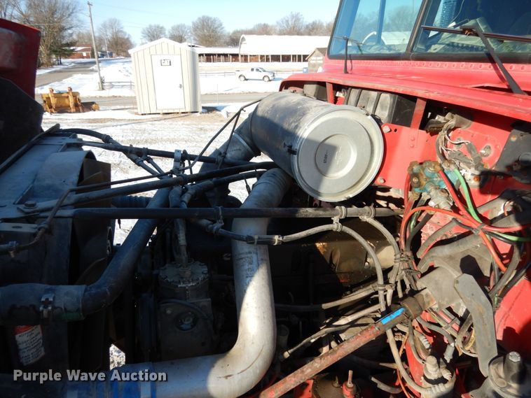 image for item JK9852 1996 Freightliner FLD112  semi truck