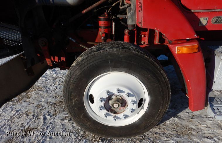 image for item JK9852 1996 Freightliner FLD112  semi truck