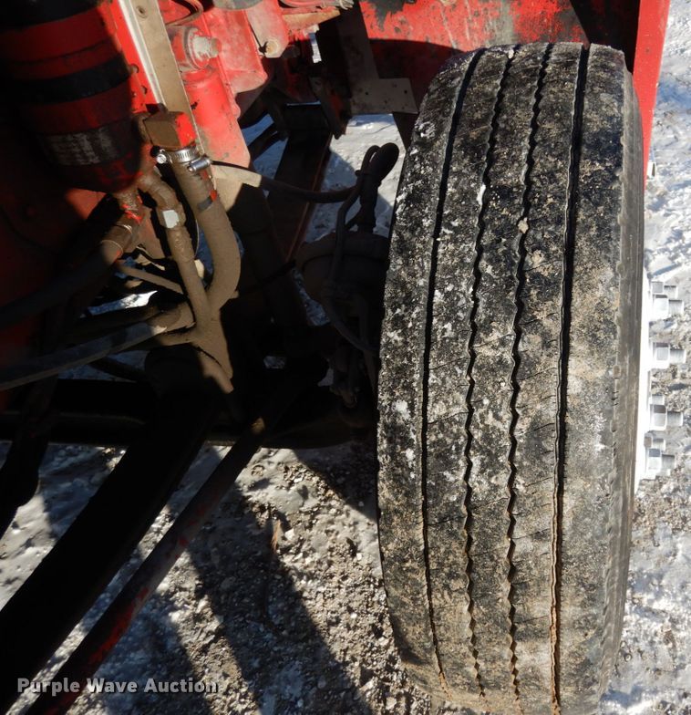 image for item JK9852 1996 Freightliner FLD112  semi truck