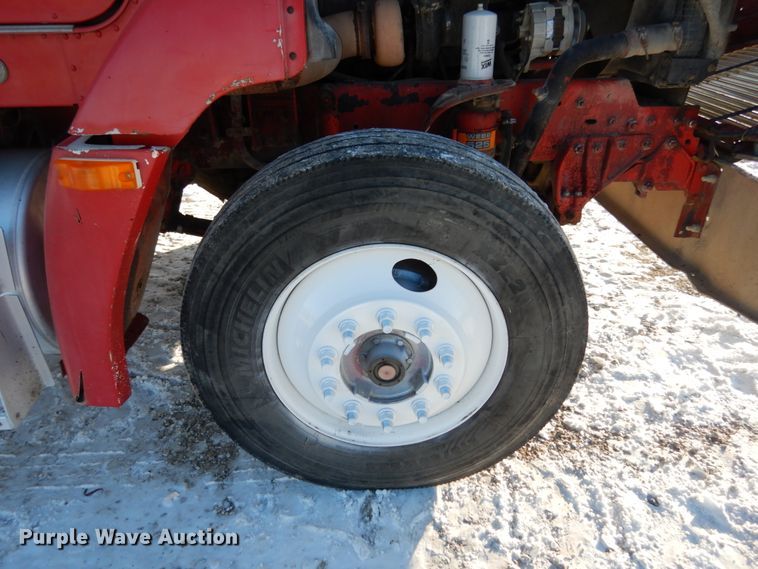 image for item JK9852 1996 Freightliner FLD112  semi truck