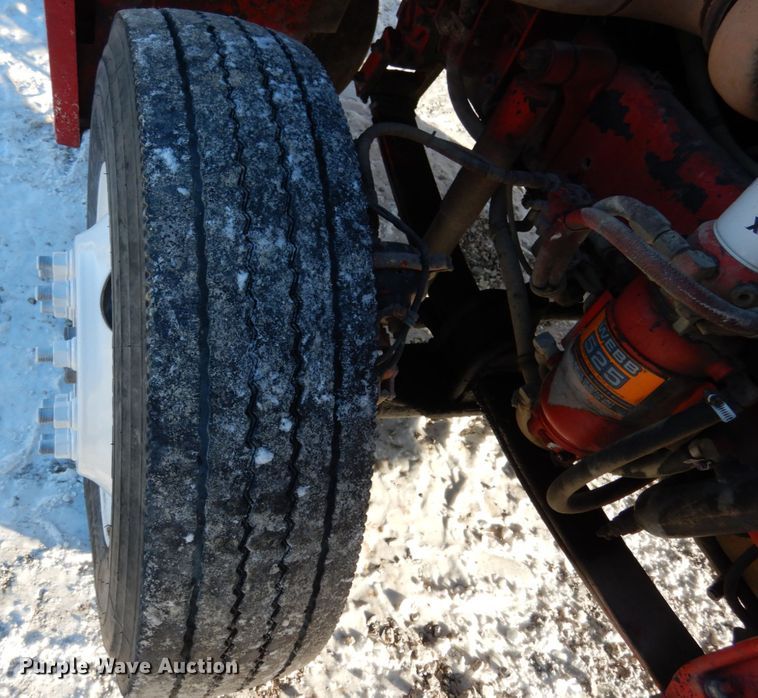 image for item JK9852 1996 Freightliner FLD112  semi truck