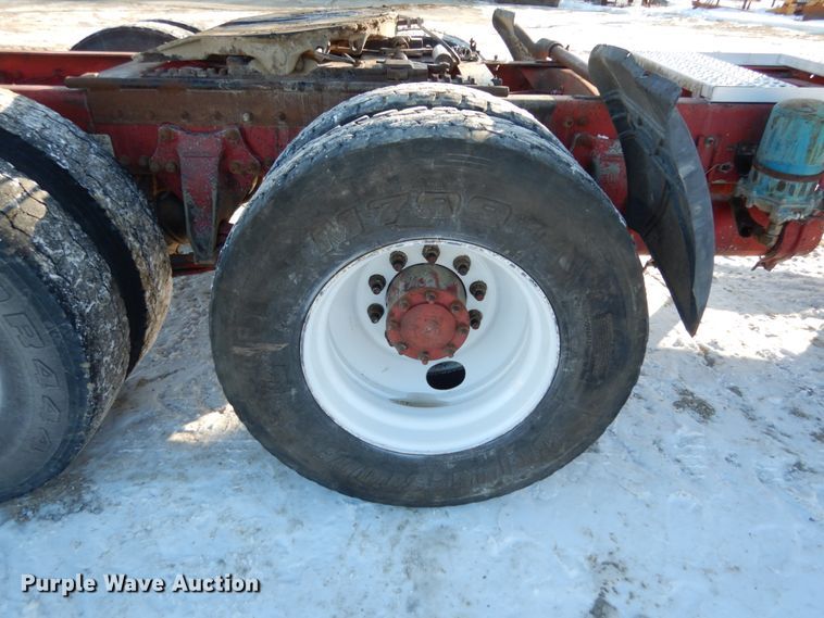 image for item JK9852 1996 Freightliner FLD112  semi truck