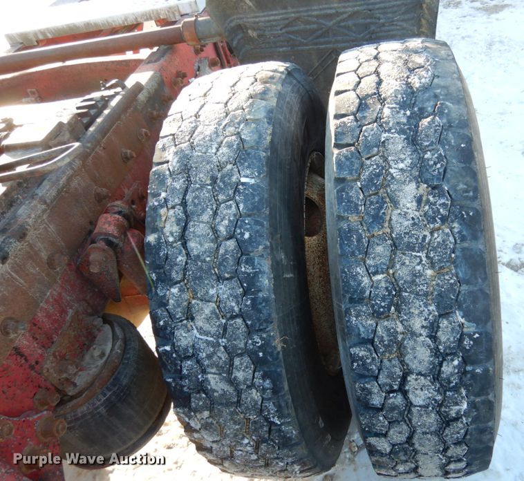 image for item JK9852 1996 Freightliner FLD112  semi truck