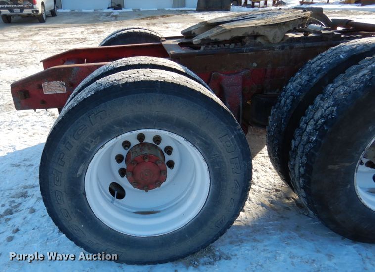 image for item JK9852 1996 Freightliner FLD112  semi truck