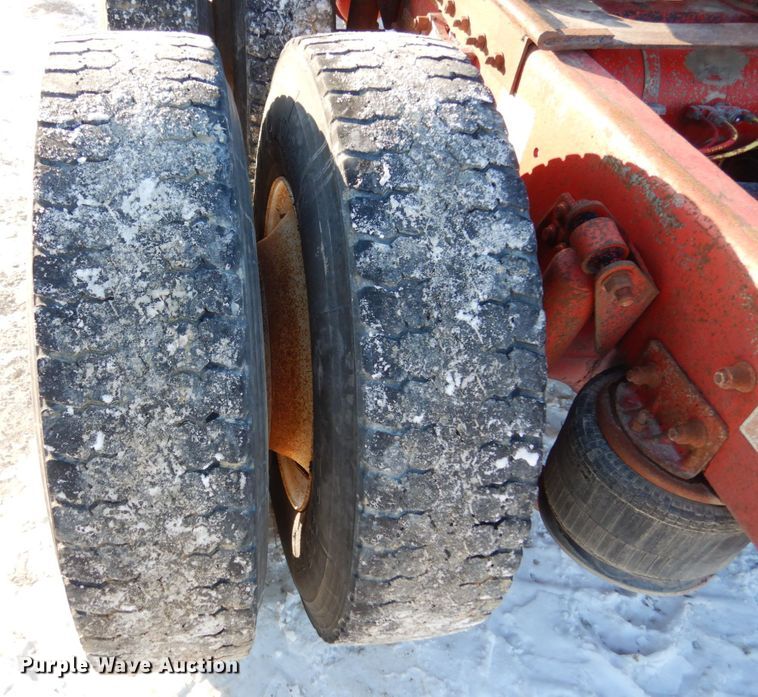 image for item JK9852 1996 Freightliner FLD112  semi truck