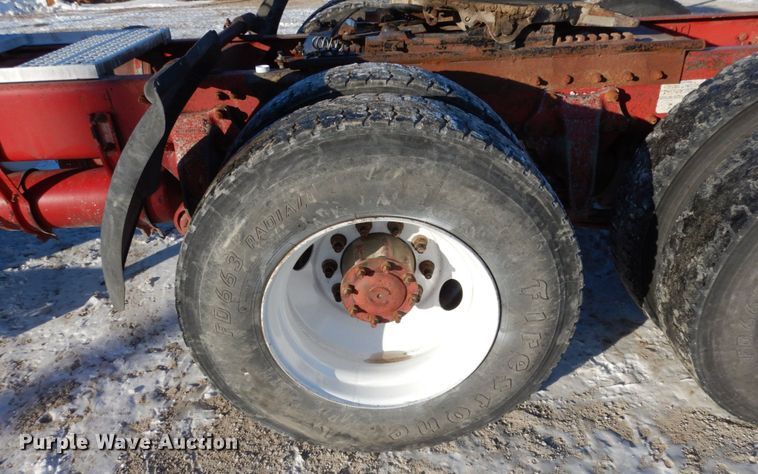 image for item JK9852 1996 Freightliner FLD112  semi truck