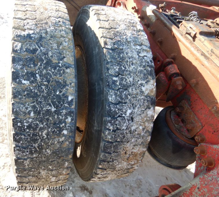 image for item JK9852 1996 Freightliner FLD112  semi truck