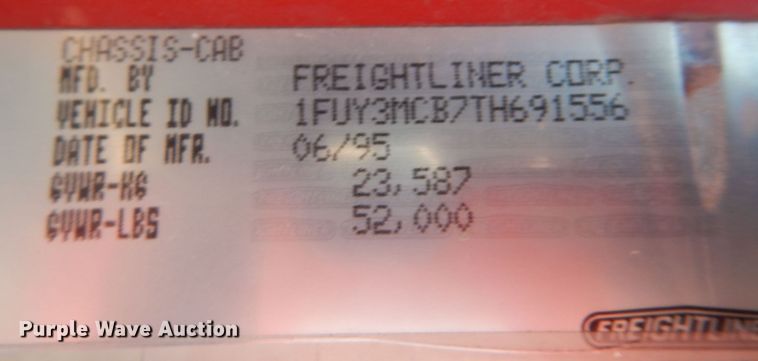 image for item JK9852 1996 Freightliner FLD112  semi truck