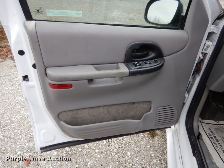 image for item JK9853 2003 Chevrolet Venture  van