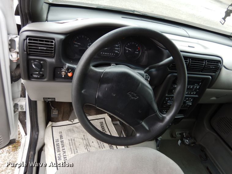 image for item JK9853 2003 Chevrolet Venture  van