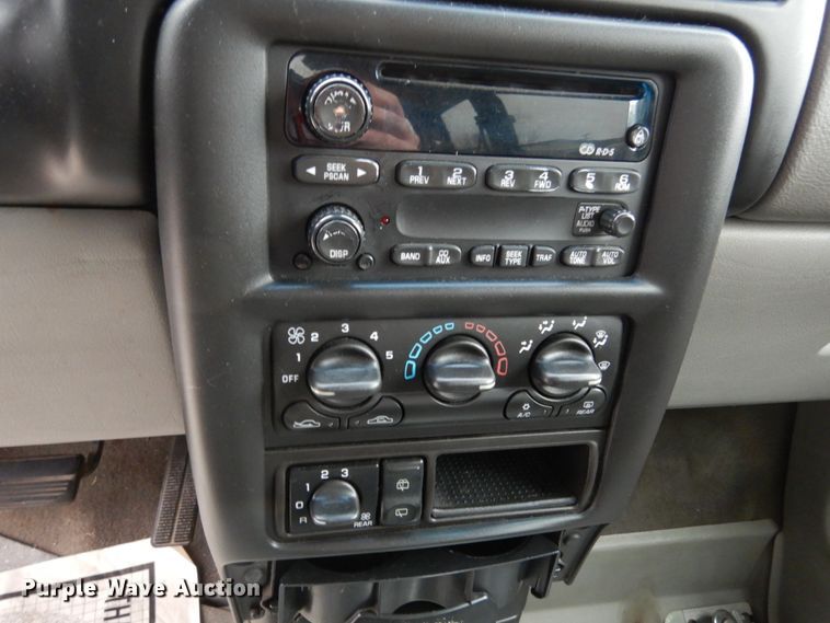 image for item JK9853 2003 Chevrolet Venture  van