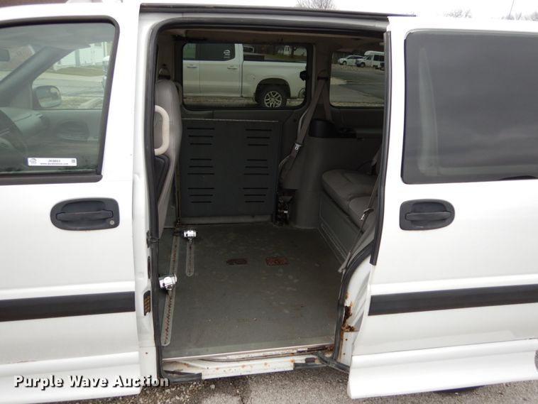 image for item JK9853 2003 Chevrolet Venture  van