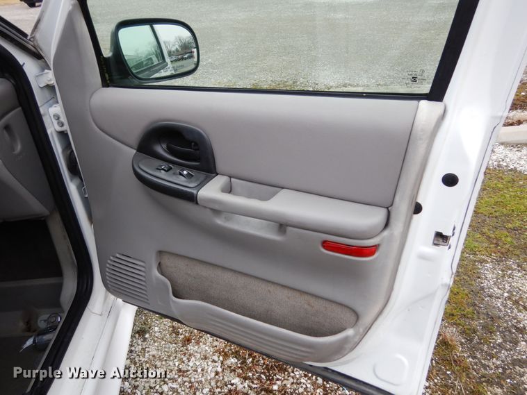 image for item JK9853 2003 Chevrolet Venture  van