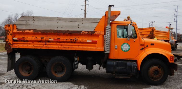 image for item JK9854 2002 International 4900  dump truck