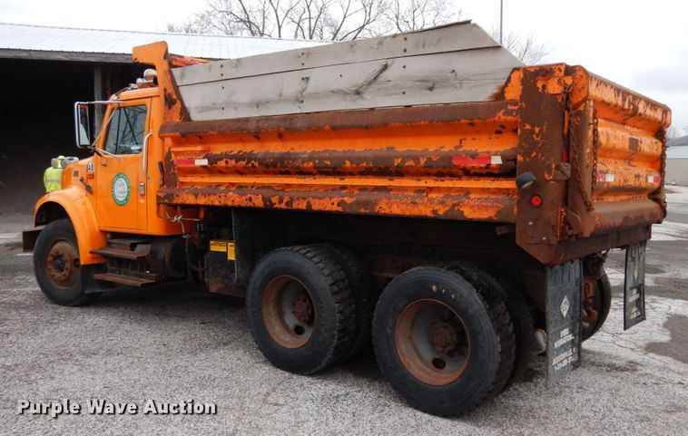 image for item JK9854 2002 International 4900  dump truck