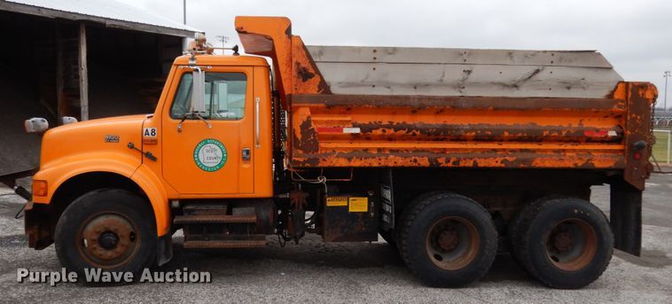 image for item JK9854 2002 International 4900  dump truck